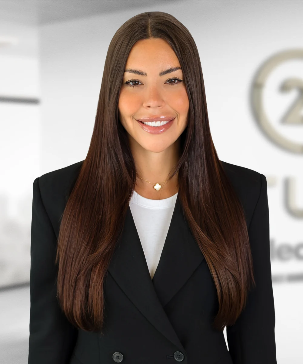 Lara Garza, CENTURY 21 Collection